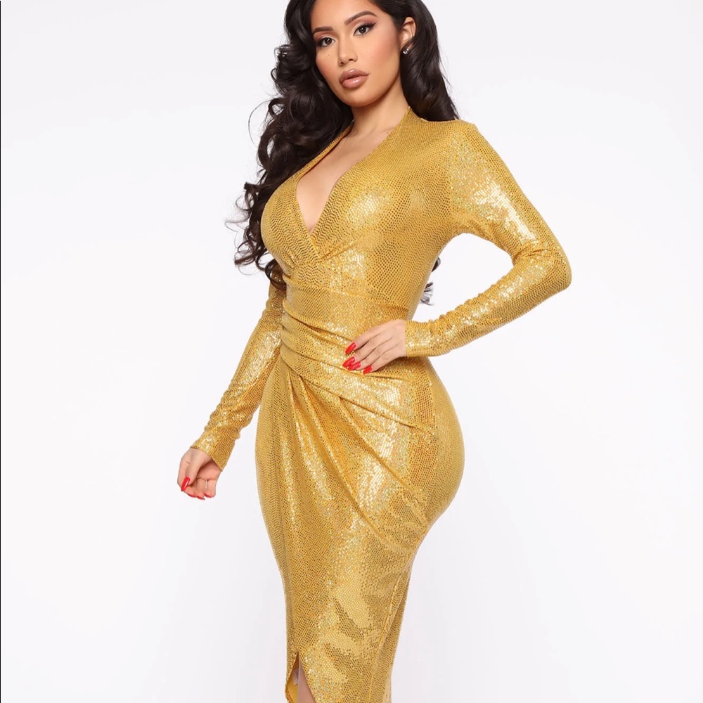 Outshine Them All Sequin Midi Dress - Mustard
Size: S